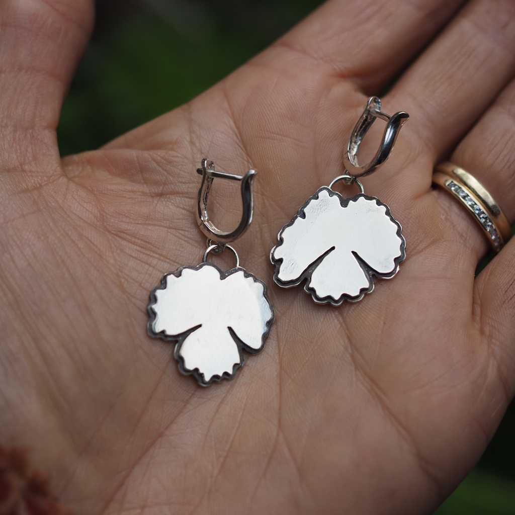 saddle hoop vanilla leaf earrings